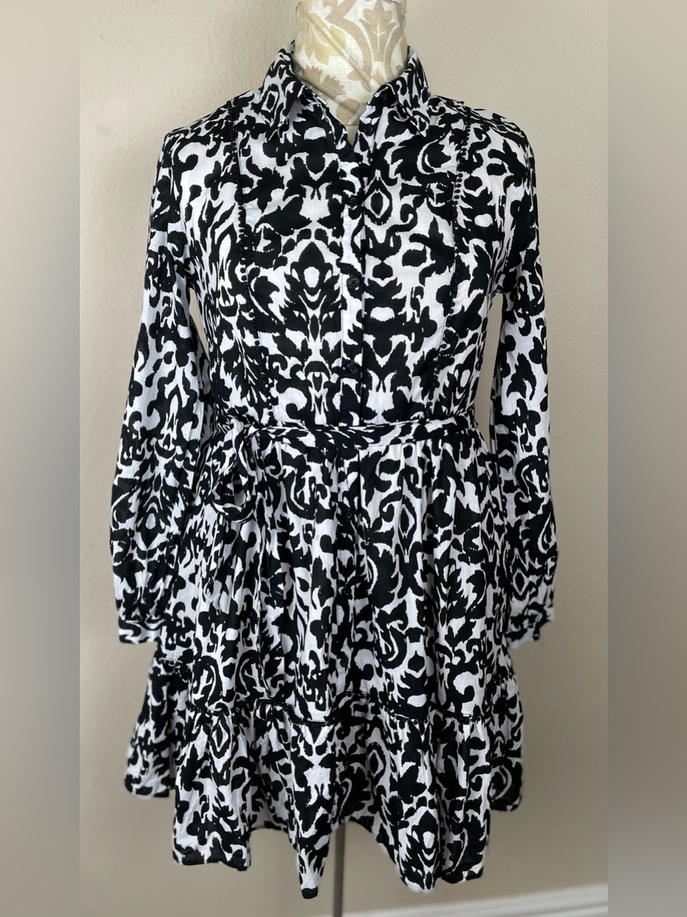 NWOT Ellen Tracy Black White Printed Button Up Tie Waist Ruffle Hem Dress Size 8